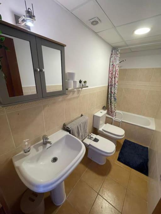 South facing 1 bed apartment, near beach - One-Bedroom Apartment - 17