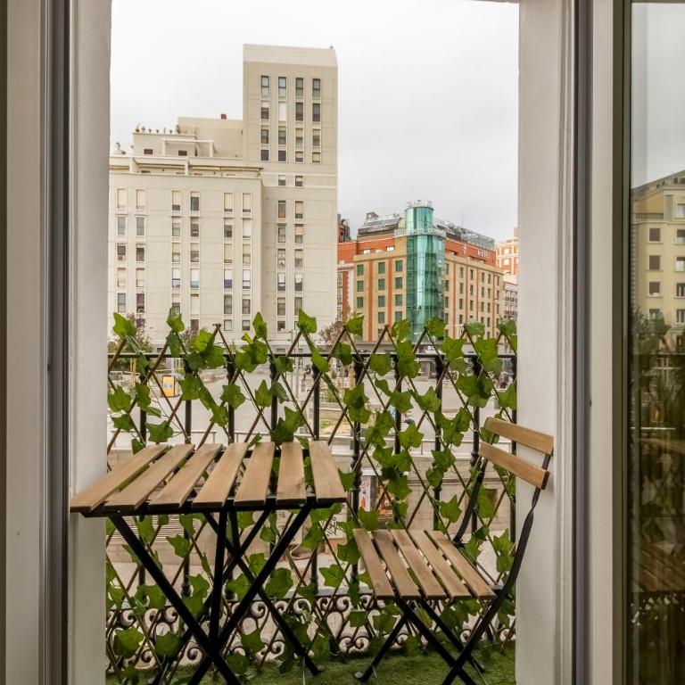Santo - Coworking - Coliving - Madrid - Bed in 8-Bed Female Dormitory Room (female only) - 6