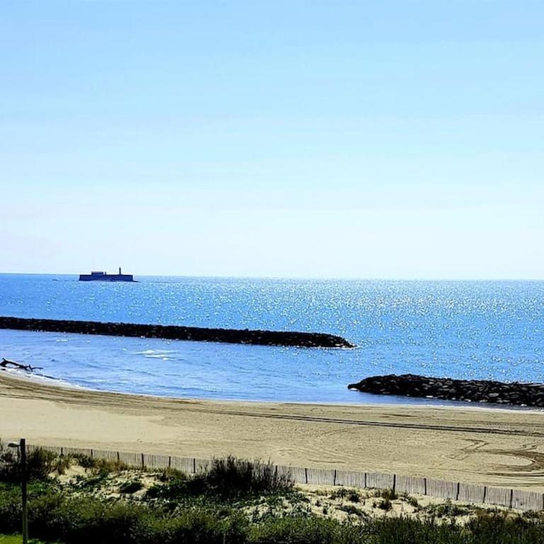 MOM' Blue Paradise Front De Mer 3 étoiles 61 m2 CAP'Diem 3 Clim - Idéal pr un Séjour de 15j ou plus ! Wifi, lit 160 - 4è Ascenseur, Parking, Piscine, Pétanque, Ping-pong - Pistes cyclables - Golf & Tennis à 10 mn - Apartment with Sea View - 59