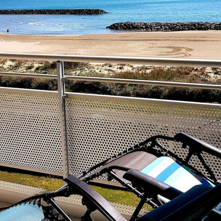 MOM' Blue Paradise Front De Mer 3 étoiles 61 m2 CAP'Diem 3 Clim - Idéal pr un Séjour de 15j ou plus ! Wifi, lit 160 - 4è Ascenseur, Parking, Piscine, Pétanque, Ping-pong - Pistes cyclables - Golf & Tennis à 10 mn - Apartment with Sea View - 33