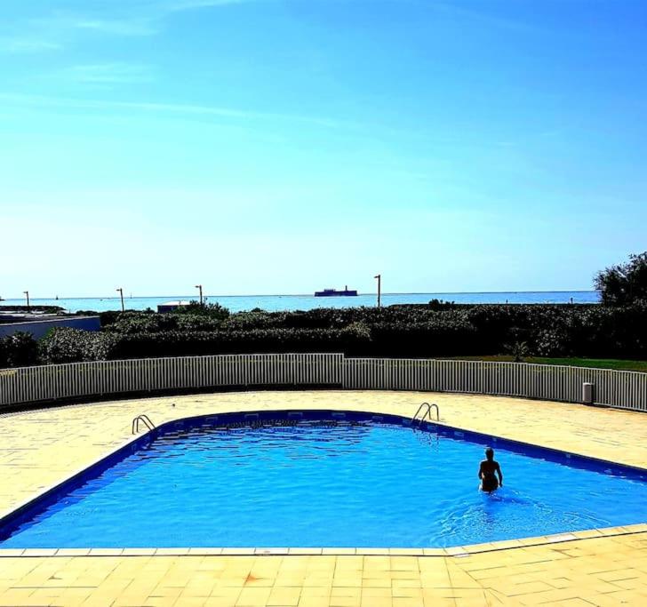 MOM' Blue Paradise Front De Mer 3 étoiles 61 m2 CAP'Diem 3 Clim - Idéal pr un Séjour de 15j ou plus ! Wifi, lit 160 - 4è Ascenseur, Parking, Piscine, Pétanque, Ping-pong - Pistes cyclables - Golf & Tennis à 10 mn - Apartment with Sea View - 2