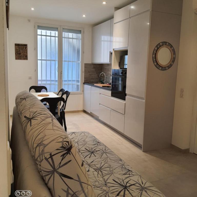 Les Violettes 3 pièces centre ville Antibes - Apartment mit 2 Schlafzimmern - 2