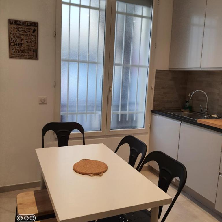 Les Violettes 3 pièces centre ville Antibes - Apartment mit 2 Schlafzimmern - 4