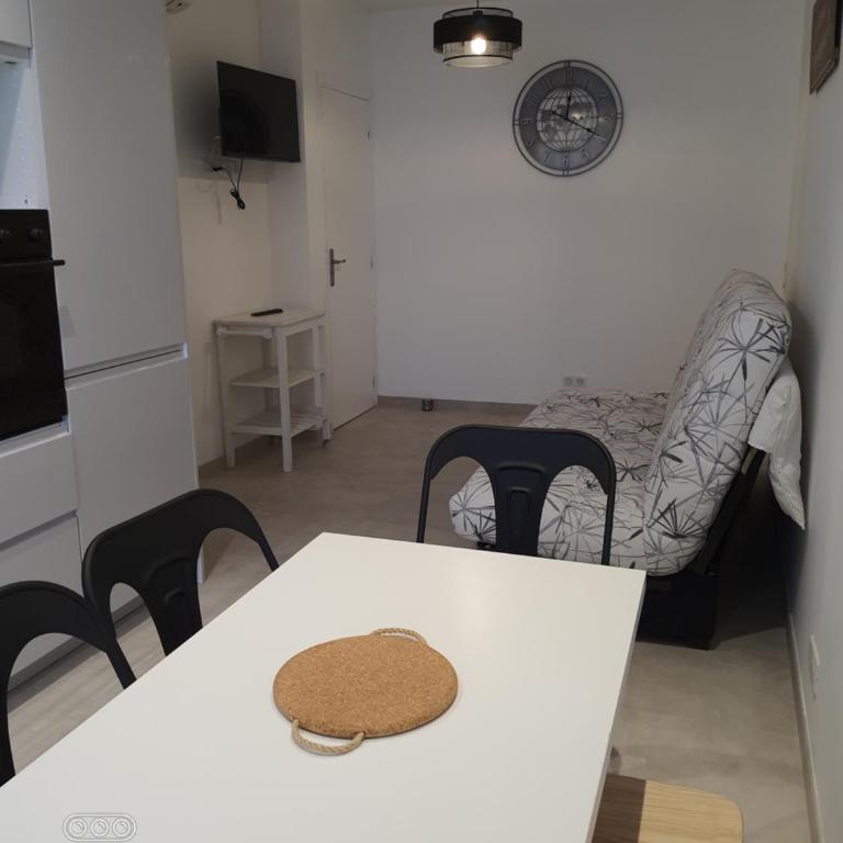 Les Violettes 3 pièces centre ville Antibes - Apartment mit 2 Schlafzimmern - 5
