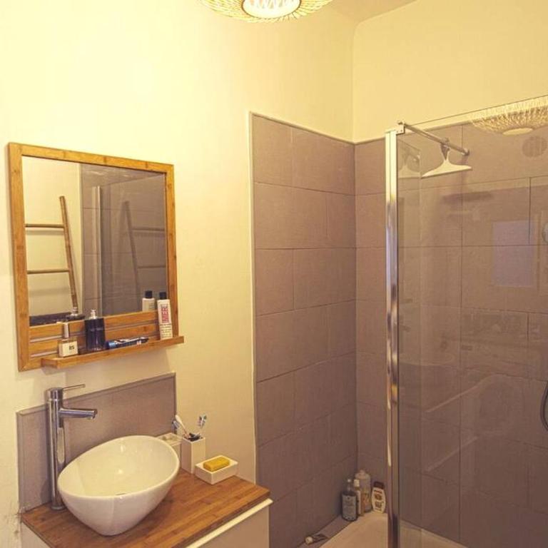 plein coeur du quartier du Panier . Chaleureux T2. - Appartement 1 Chambre - 17