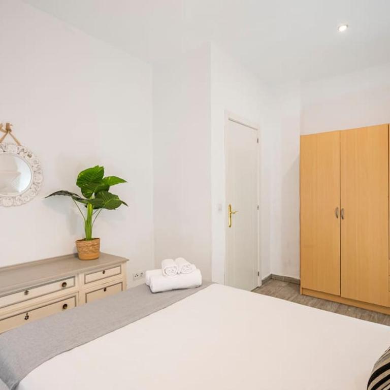 Tranquilo apartamento en Principe Pío/Pza de España FLOR - Three-Bedroom Apartment - 8