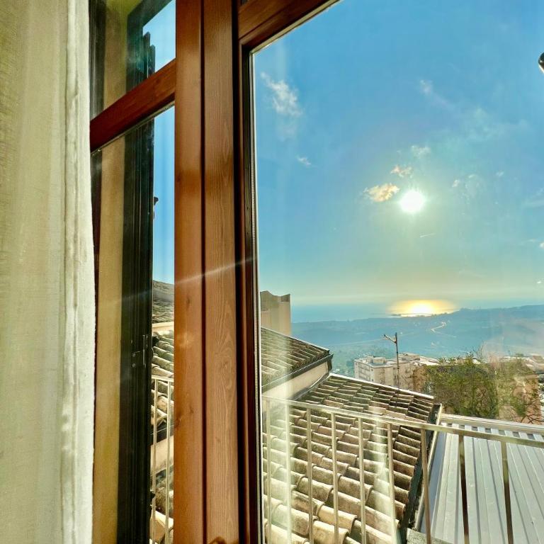 Atenea Luxury Suites - Atenea Collection - Camera Matrimoniale Deluxe con Balcone e Vista Mare - 3