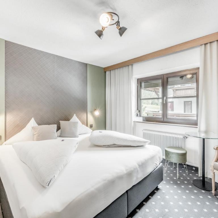 Corso`s Annabell - Bed & Breakfast - Doppelzimmer mit Bergblick - 1