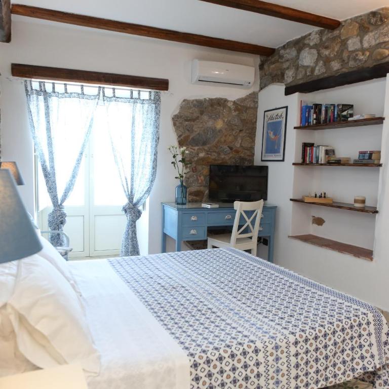 COASTAL Seaview Suite & CENTRAL BALCONY Street View Studio - Suite with Sea View - 5