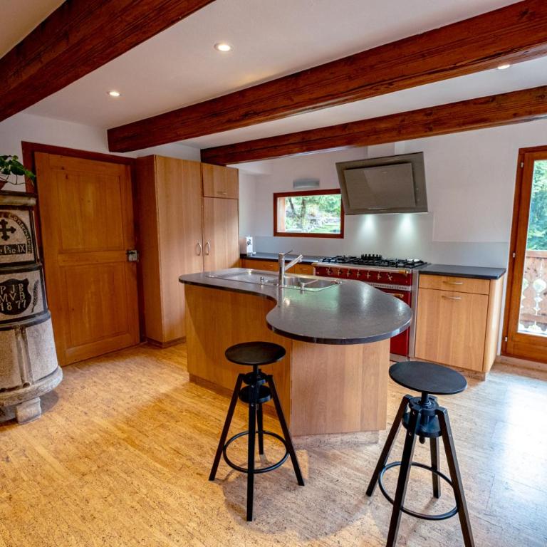 Traditional Chalet au calme avec hamman, sauna, jardins acceuillants et spacieux à l'intérieur et extérieur - Superior Chalet - 3
