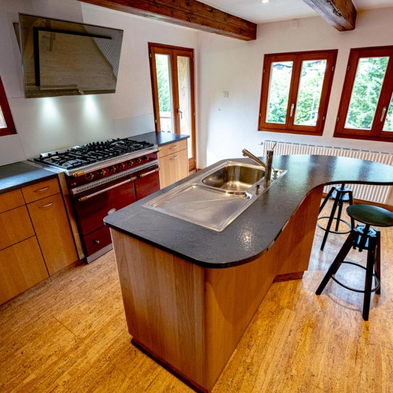 Traditional Chalet au calme avec hamman, sauna, jardins acceuillants et spacieux à l'intérieur et extérieur - Superior Chalet - 13