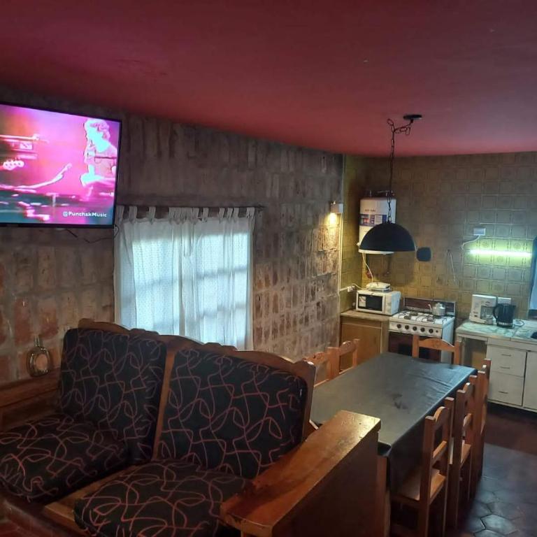 Casa Alpina espaciosa a 2 cuadras del centro de Villa Gesell y a 5 de la playa - Four-Bedroom House - 24