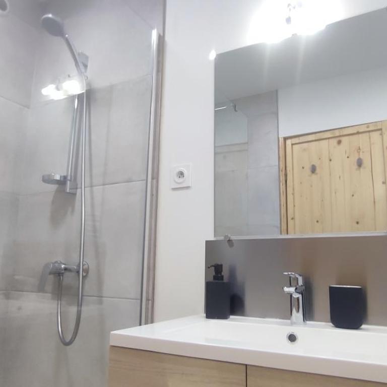 Charmant studio rénové et climatisé - Apartment mit 1 Schlafzimmer - 15