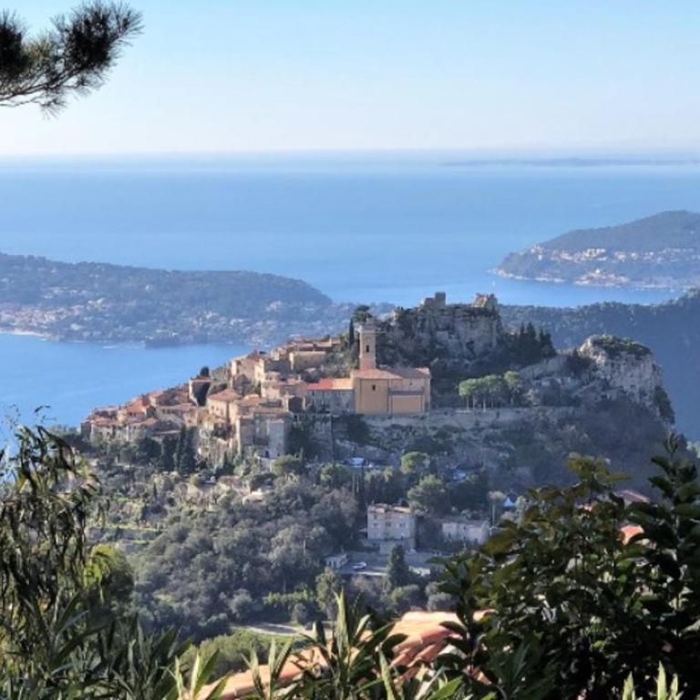 Villa d exception avec terrasse, jacuzzi, vue mer, parking, en plein cœur du village de Eze - Villa - Vue sur Mer - 8