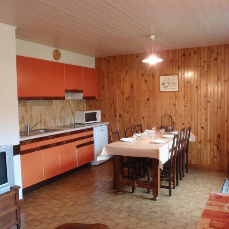 Rez de chalet calme avec terrasse - 2 chambres, proche pistes à La Clusaz - FR-1-437-10 - Appartement (6 Adultes) - 2