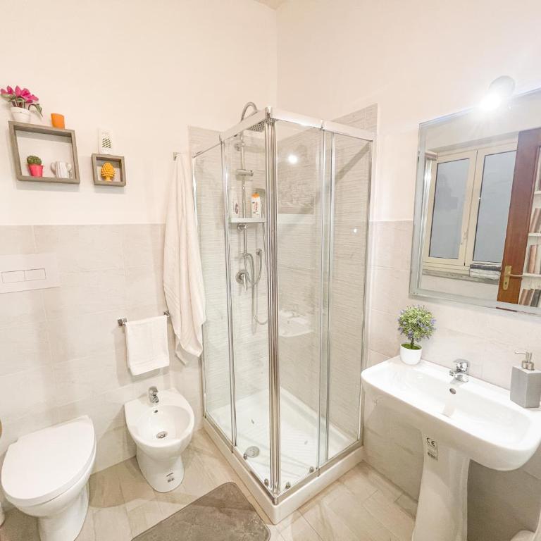 Al Politeama Rooms B&B - Camera Matrimoniale con Bagno in Comune - 8