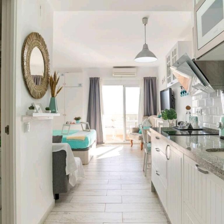 EL ESTUDIO DE LA PLAYA BENALBEACH Holidays Deluxe - Estudio Deluxe (2 adultos + 2 niños) - 6