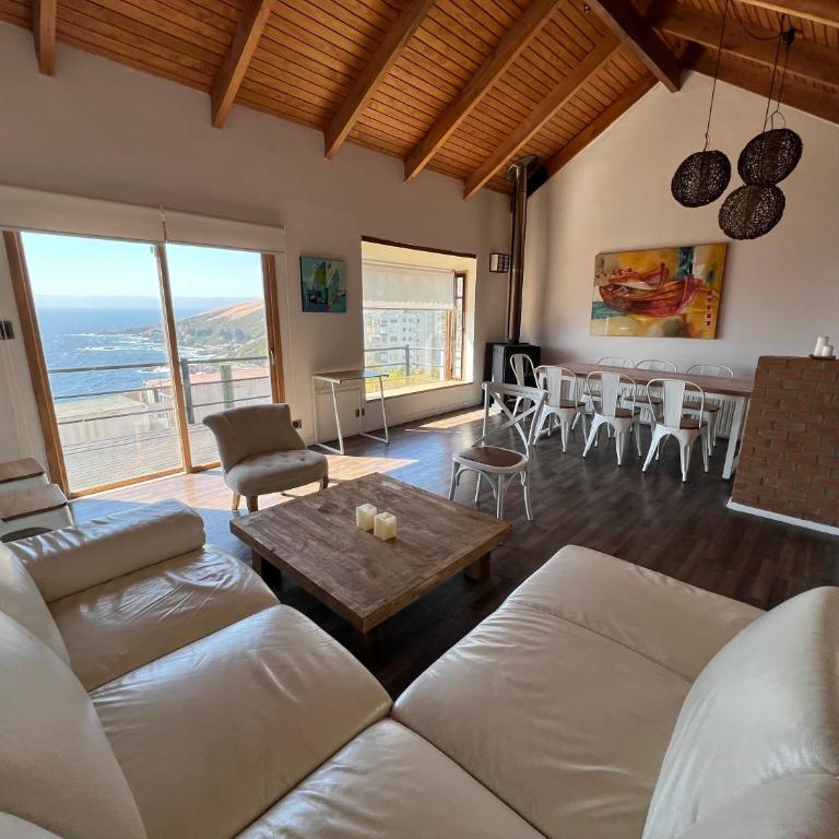 Linda casa con terraza y vista al mar - Five-Bedroom House - 2