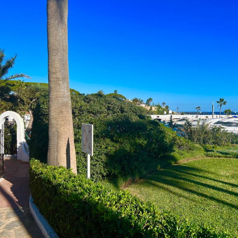 FASCINANTE Hogar en Cabo Pino en MARBELLA - Two-Bedroom Apartment - 77