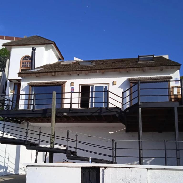 Linda casa con terraza y vista al mar - Five-Bedroom House - 4