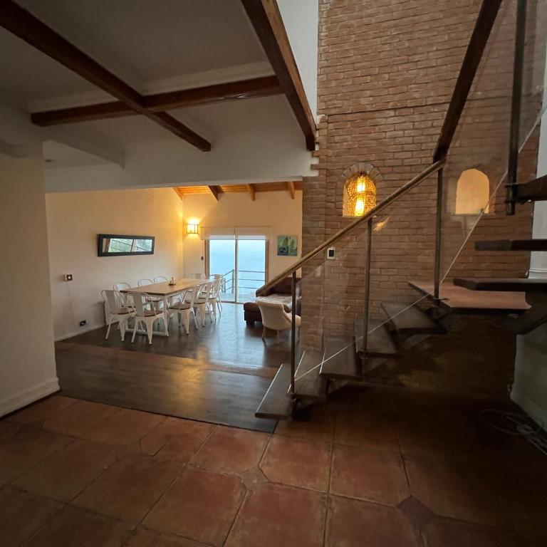 Linda casa con terraza y vista al mar - Five-Bedroom House - 8