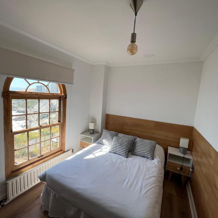 Linda casa con terraza y vista al mar - Five-Bedroom House - 11