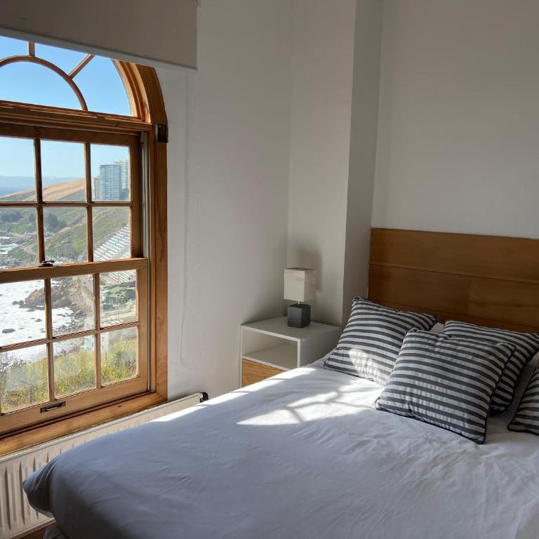 Linda casa con terraza y vista al mar - Five-Bedroom House - 9