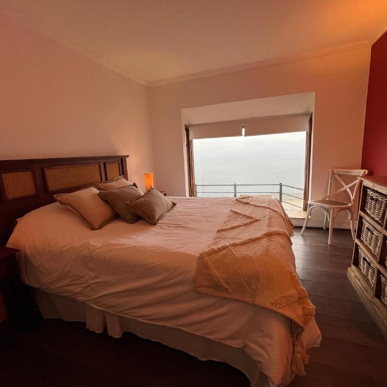 Linda casa con terraza y vista al mar - Five-Bedroom House - 15