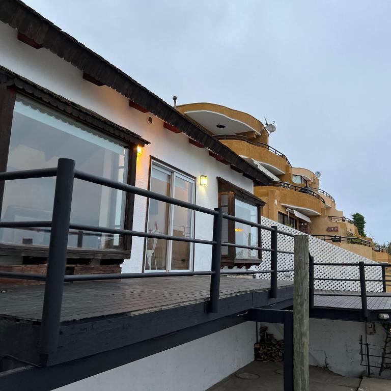 Linda casa con terraza y vista al mar - Five-Bedroom House - 19