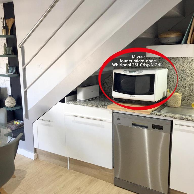 Superbe appartement avec solarium et piscine communautaire - Two-Bedroom Apartment - 13