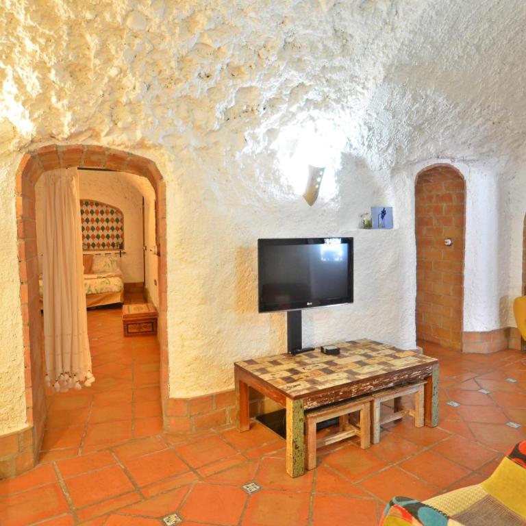House&Cave Parking and Terrace, in the city - Villa - 11