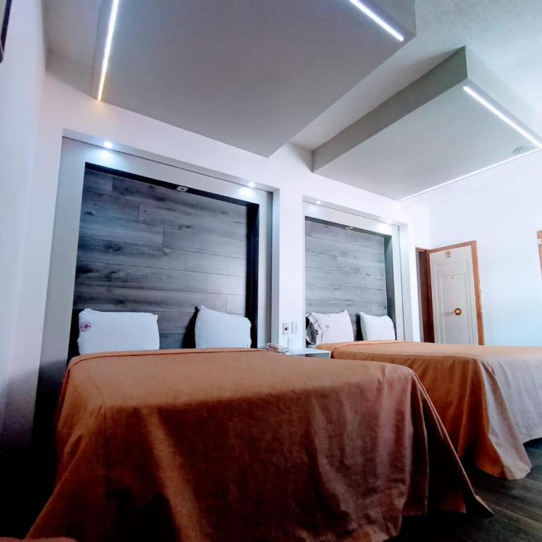 Hotel Mina - Queen Room with Two Queen Beds - 2
