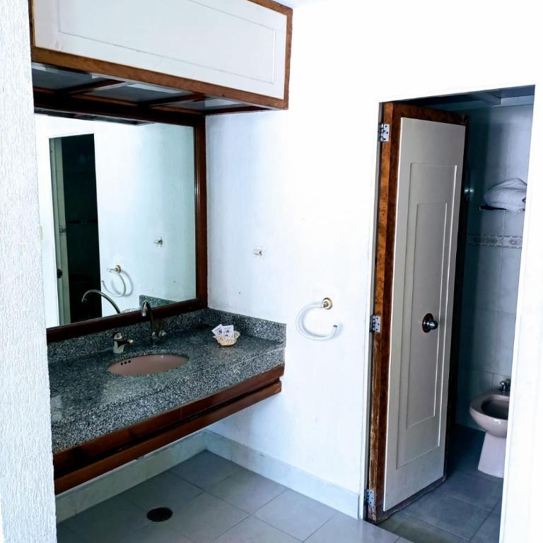 Hotel Mina - Queen Room - 8