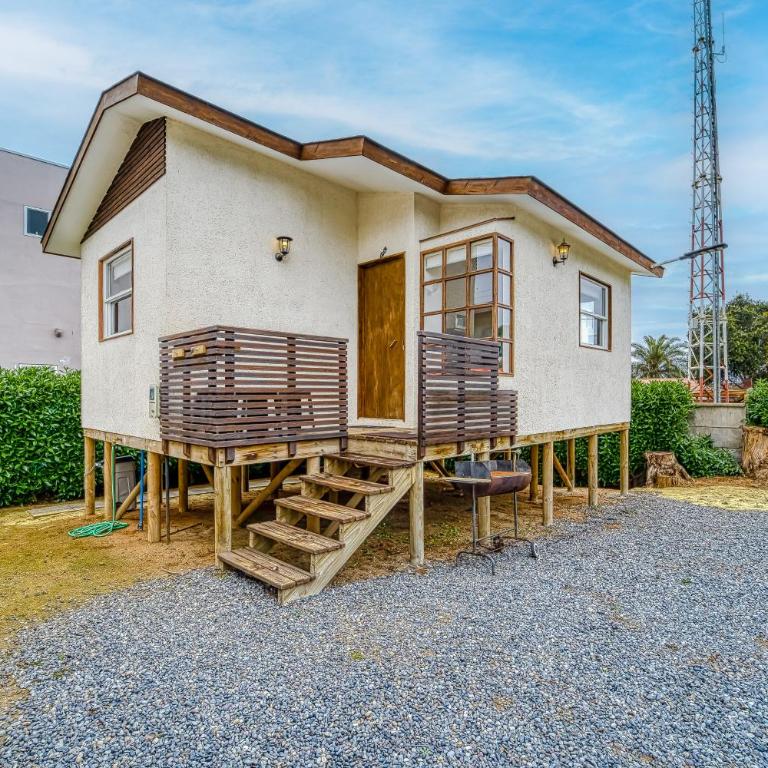 Breeze Cabin 2B W/Wifi, Smart TV & Parking. - Casa de 2 dormitorios - 1