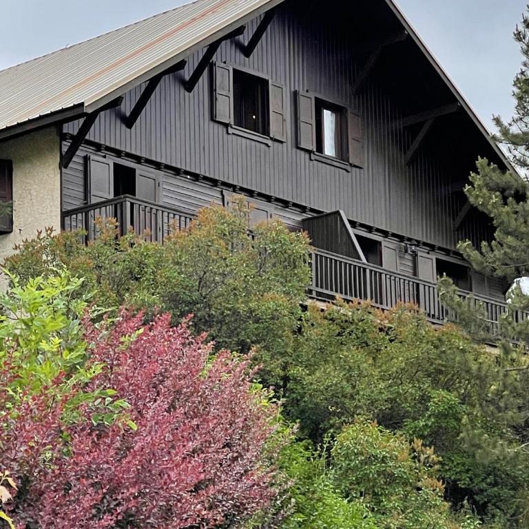 Grand Appartement dans Chalet Serre Chevalier à 8 minutes des pistes - Appartement avec Vue sur la Montagne - 8