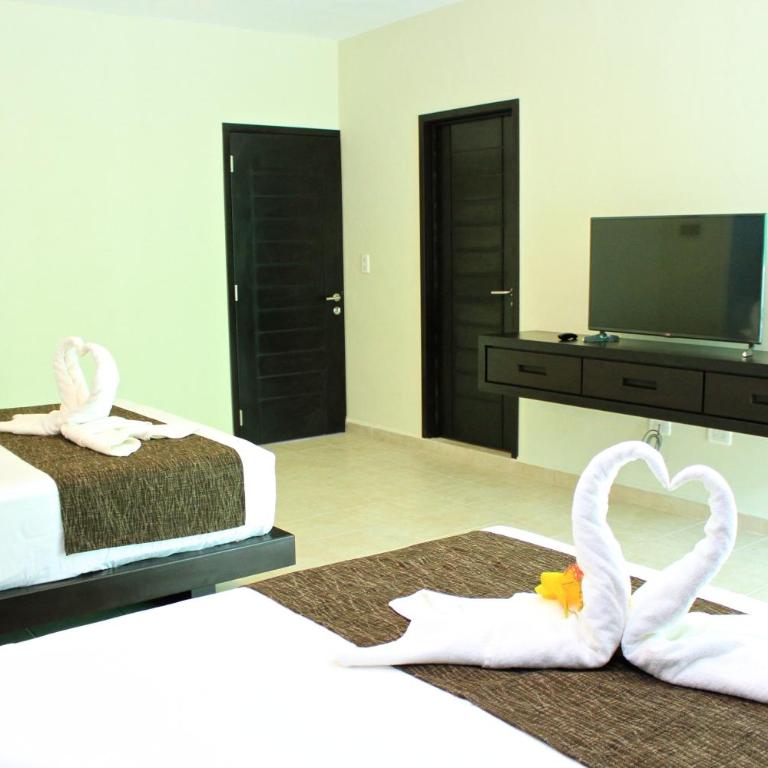 Angelo's Hotel - Deluxe Double Room with Two Double Beds - 3