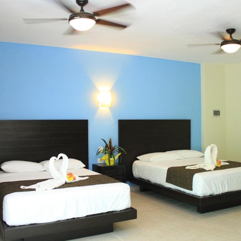 Angelo's Hotel - Deluxe Double Room with Two Double Beds - 1