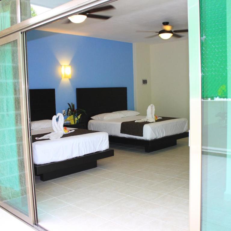 Angelo's Hotel - Deluxe Double Room with Two Double Beds - 5