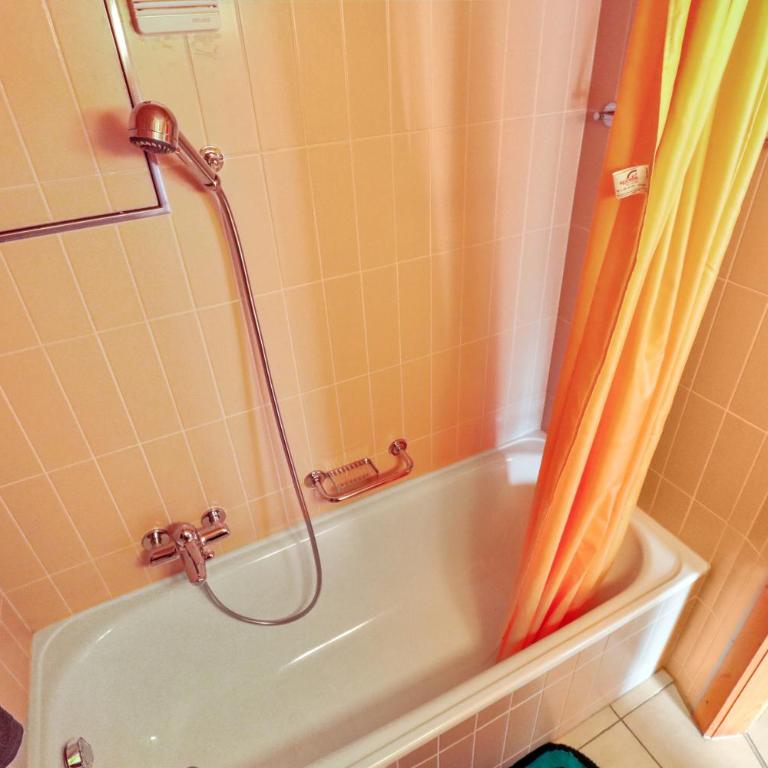 Superbe appartement avec parking couvert gratuit - Apartamento de 3 dormitorios - 24