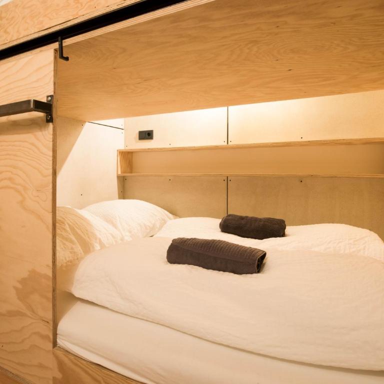Montagu Hostel & Bar - Doppelbett in einem gemischten Schlafsaal mit 10 Betten - 1