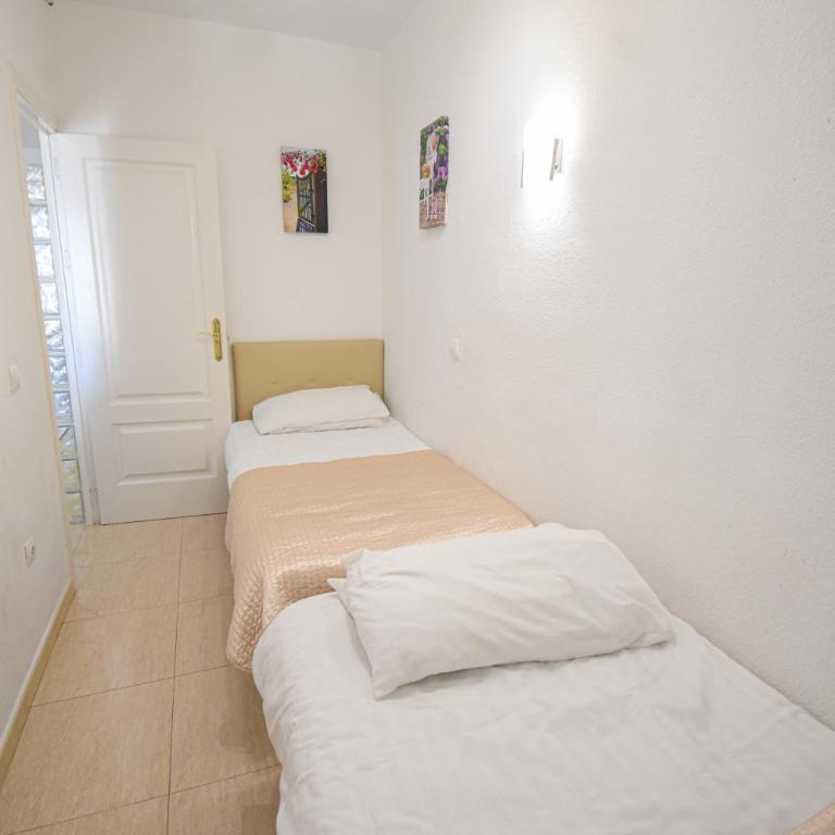 BENAL BEACH, Superb 2 Bedroom 2 Bathroom Beach front Apartment sleeps 6 - Two-Bedroom Apartment - 12