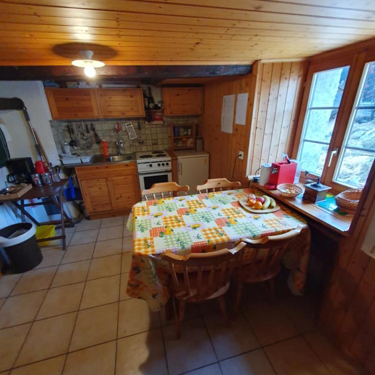 Bourg-saint-Pierre : le cachet d'antan - Two-Bedroom Apartment - 11