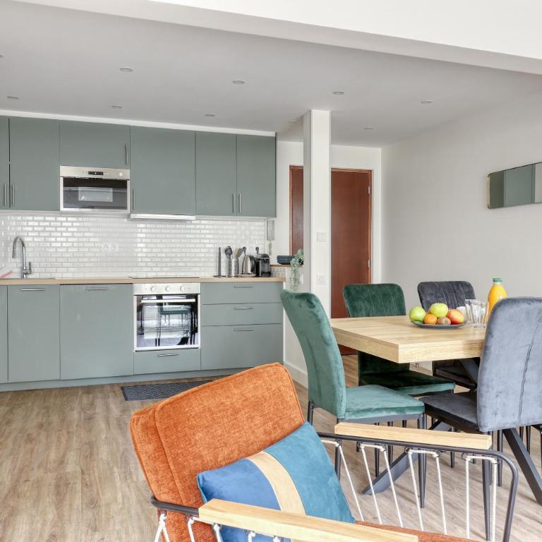 Branded New 4 Bdrs Flat - Huge Terrace - Prime Loc - Appartement avec Terrasse - 24