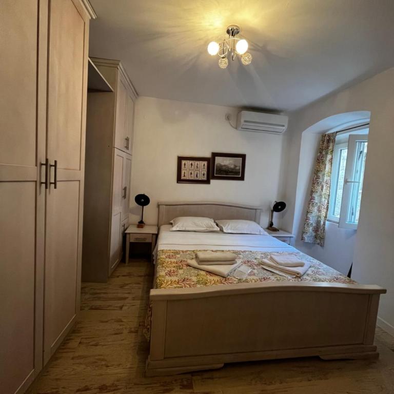 Athos Guesthouse - Double Room with Private Bathroom - 9