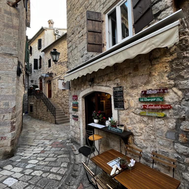 Athos Guesthouse - Double Room with Private Bathroom - 1