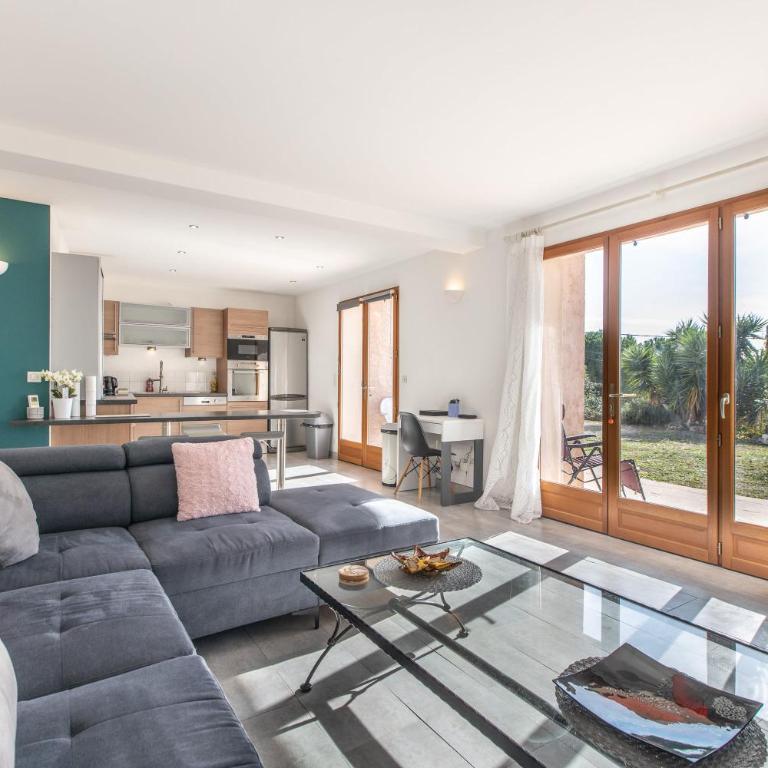 LB Vacation Rentals I Quiet Large 3-Bedroom Apartment with Terrace, Garden & Incredible Mountain View - Appartement - 6