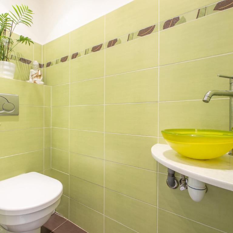 LB Vacation Rentals I Quiet Large 3-Bedroom Apartment with Terrace, Garden & Incredible Mountain View - Appartement - 24