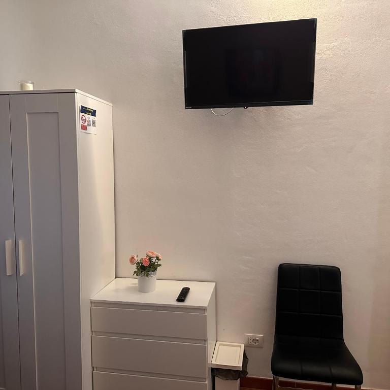 Crown Guest House - Camera Singola con Bagno Privato - 3