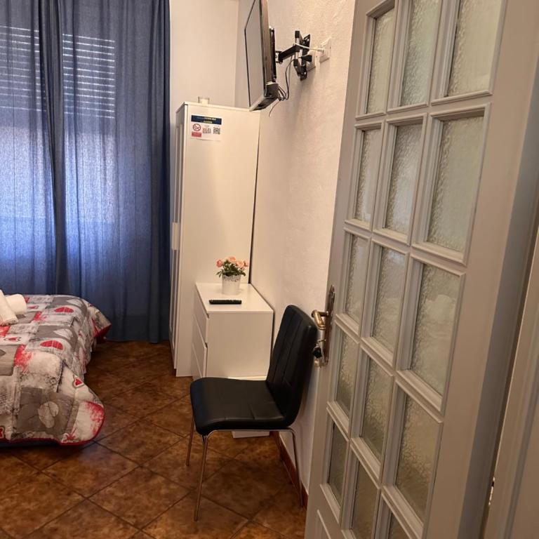 Crown Guest House - Camera Singola con Bagno Privato - 2