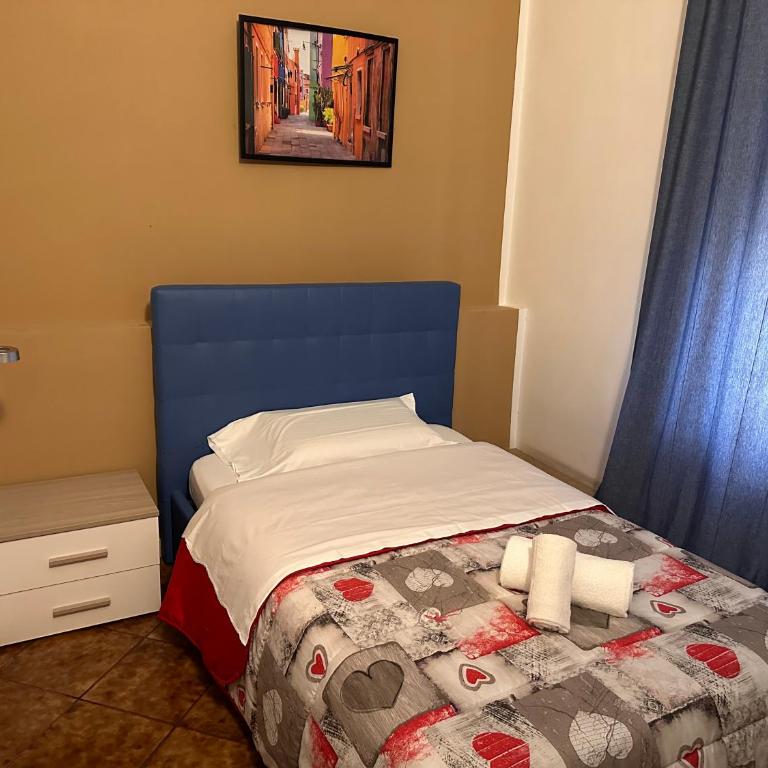 Crown Guest House - Camera Singola con Bagno Privato - 1